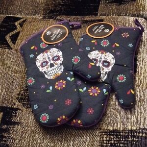 4/$60 New Colourful Skull Print Oven Mitts - Set Of 2 (Same Side)